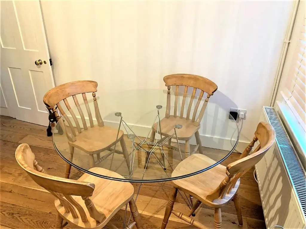 Riverside Channel5 "Holidays Homes in the Sun" Featured Central Canterbury Cottage with Free Parking