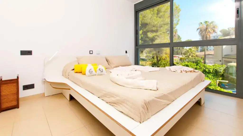Villa PAM, ALYA Beach House with pool and Hot Tub