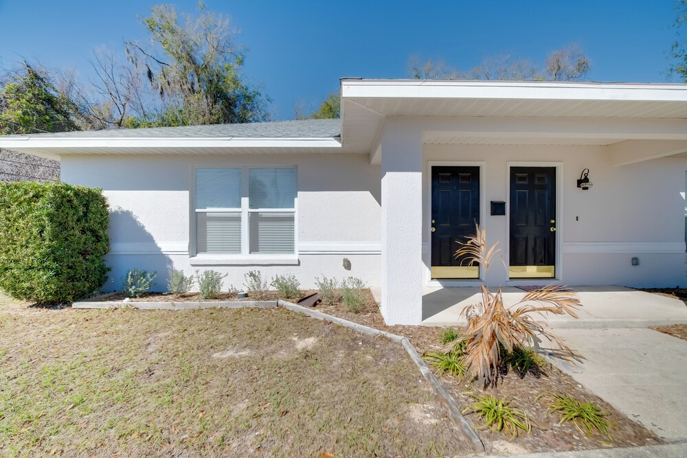 Steps From Crystal River: Crystal River Getaway!