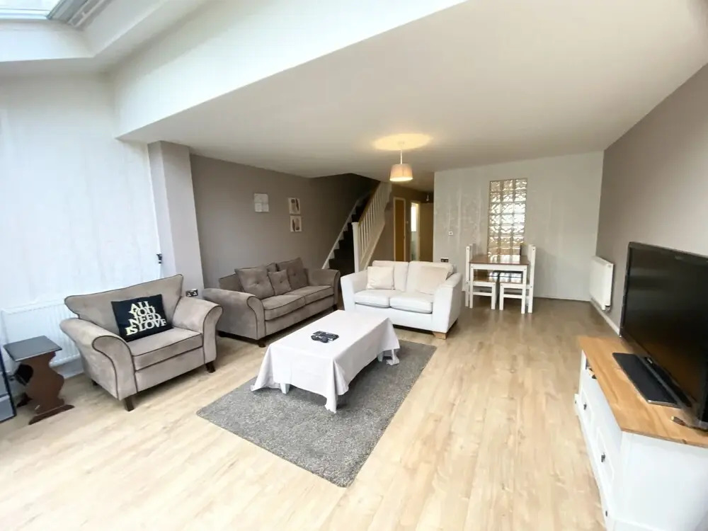 Thepropertyfocus - Spacious Modern House