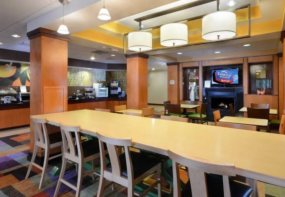 Fairfield Inn & Suites By Marriott Roanoke Holli