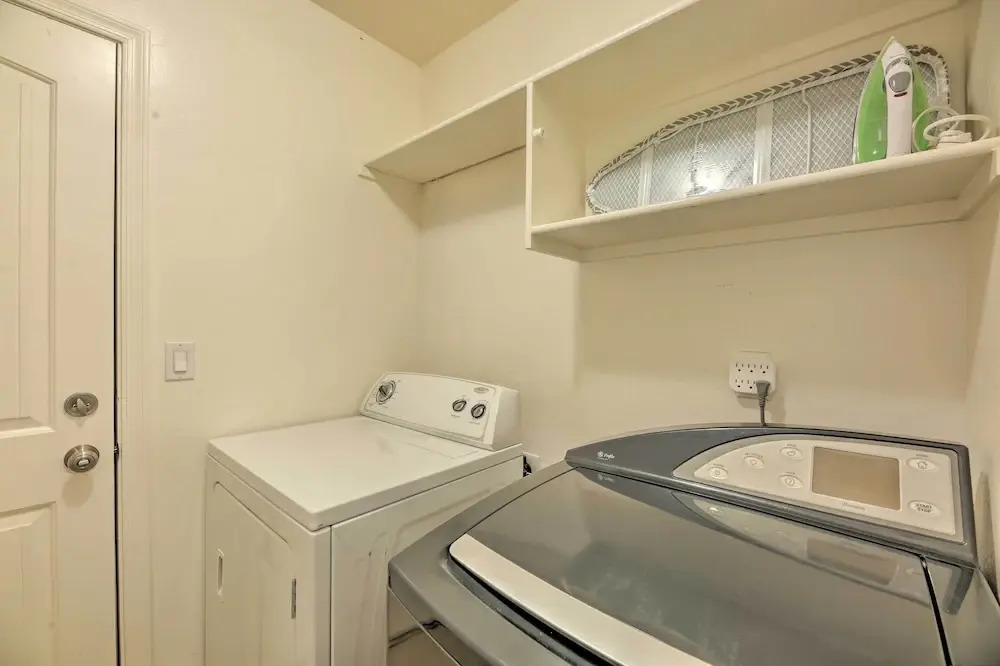 Fenced Yard, Fire Pit: Quiet Show Low Home!