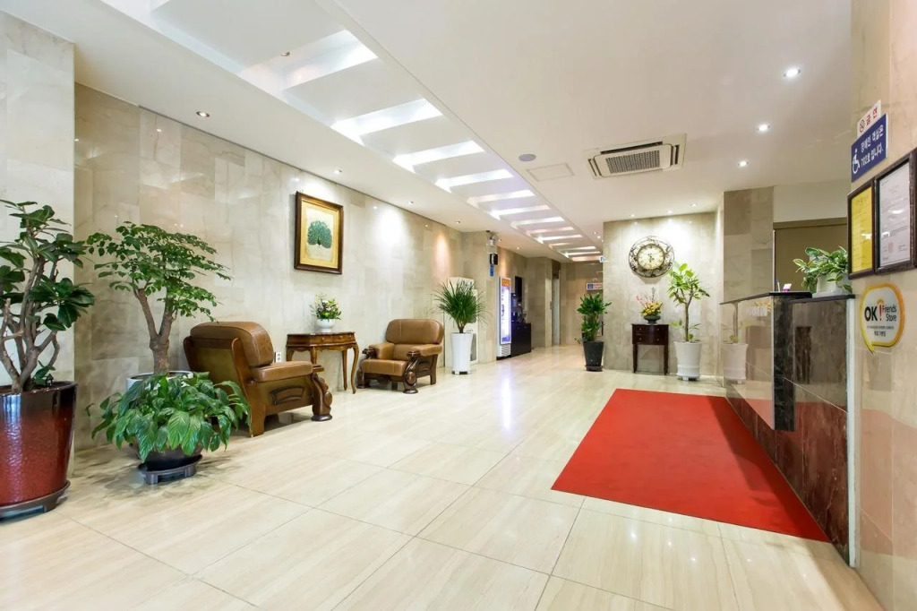 C&B Hotel