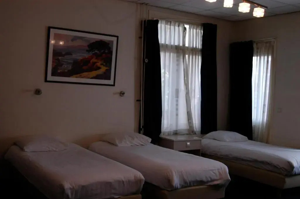 Hotel 83