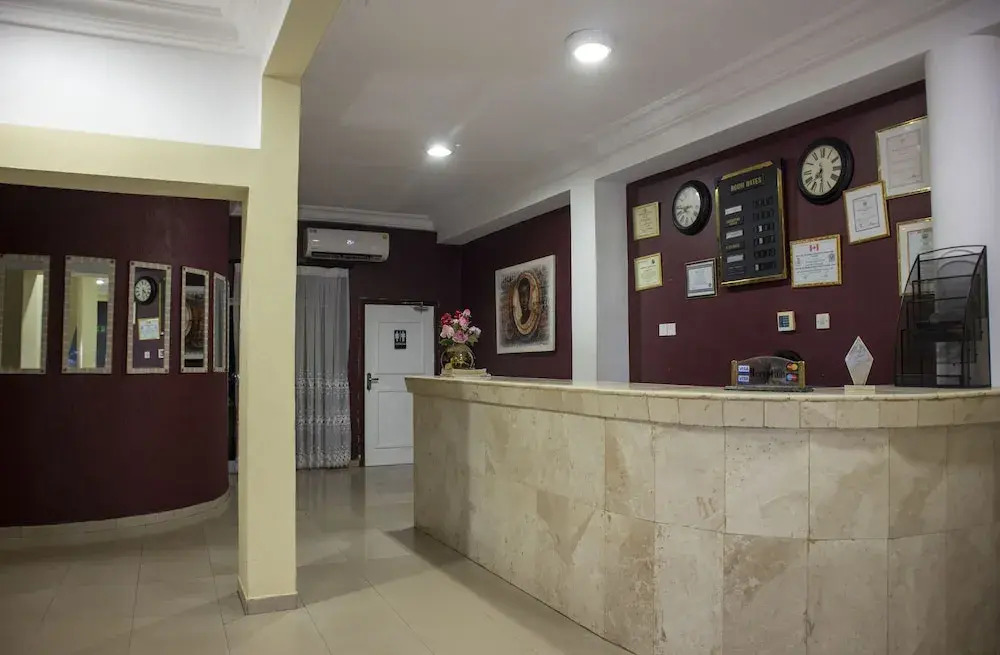 His Majesty's Hotel and Apartments