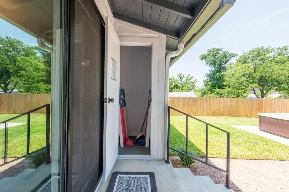 Zander Haus 3 Bedroom Home by RedAwning