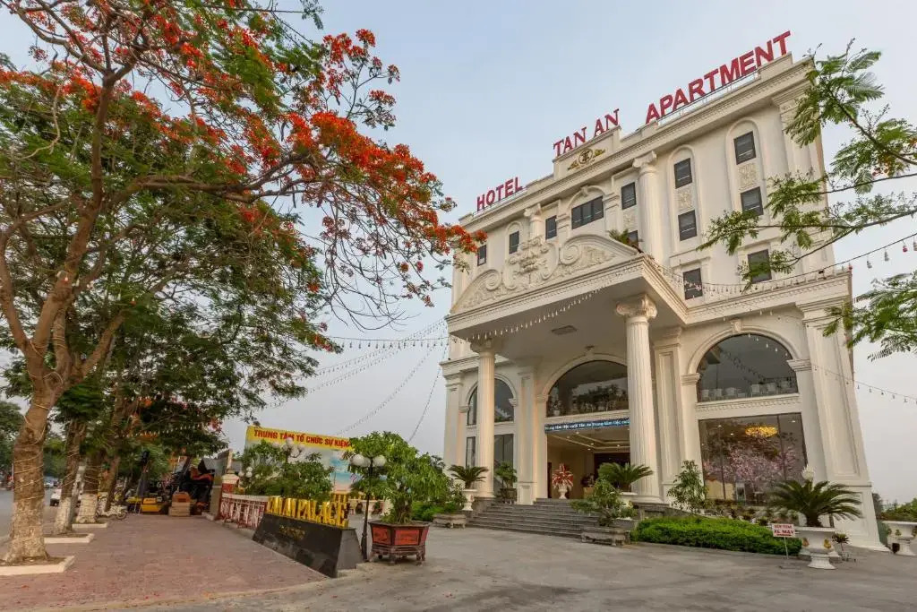 Tan An Palace
