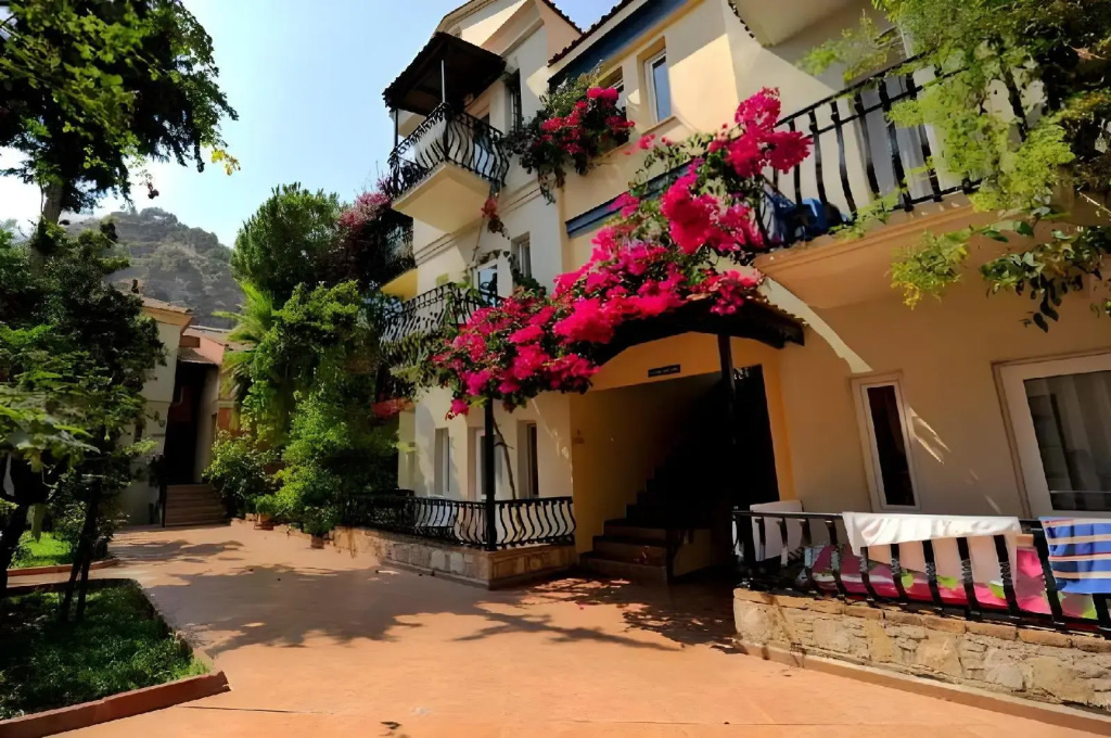 Magic Tulip Hotel