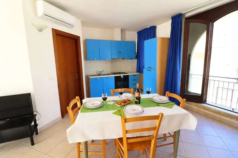 Flat Desirè Close To Beaches with Sight Castle, Terrace, Wi-Fi