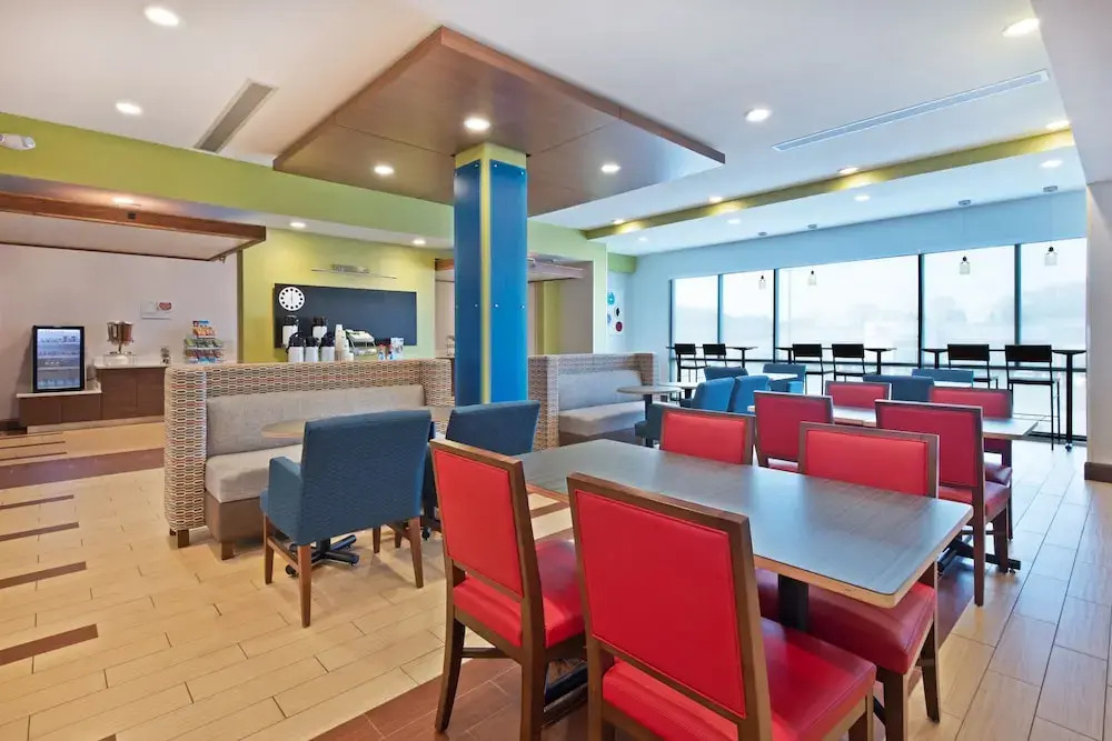 Holiday Inn Express & Suites Uniontown