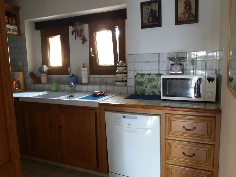 Snug Farmhouse in Provence-alpes-riviera With Swimming Pool