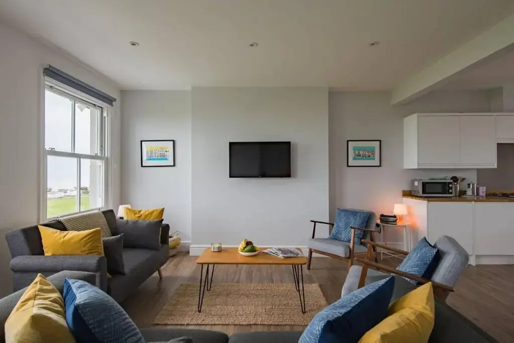 Stunning large sea view apartment - The Lookout