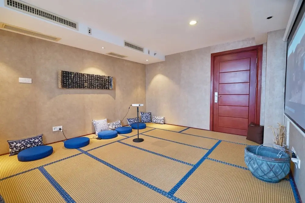 Summer Flower Apartment