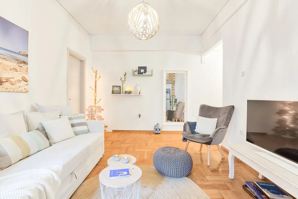 Head for Acropolis a Romantic Hideaway