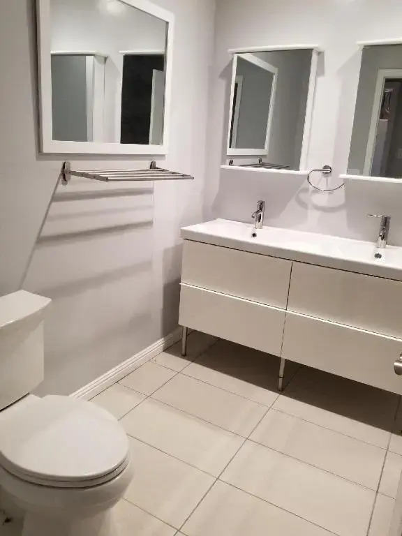 Private Room in Los Angeles w/ AC & WIFI