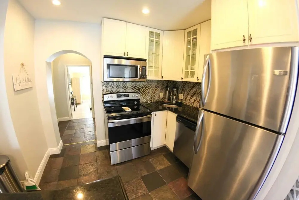 Beautiful Home Close To The Beach w Pool & Patio