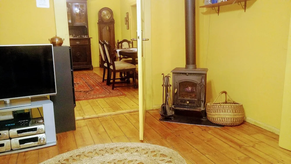Apartment Under Cedar