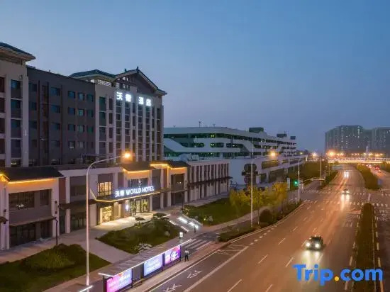 World Hotel (Jinan Jing Shi East Road Rong Chuang Cultural and Tourism City)
