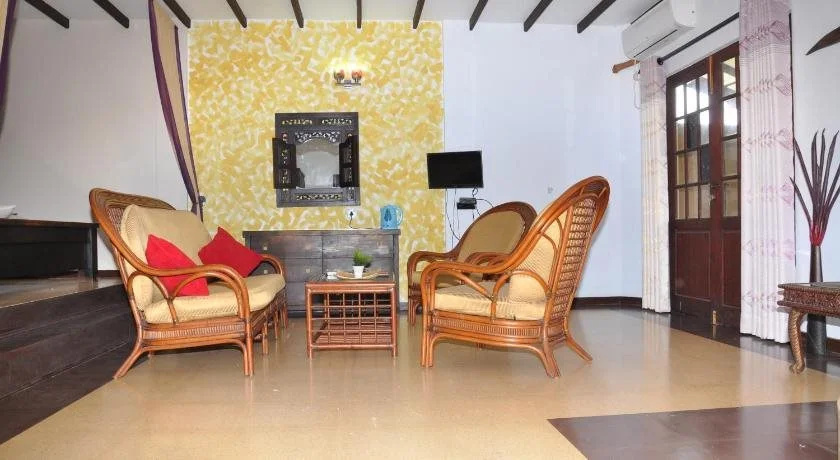 Solomon Beach Hotel