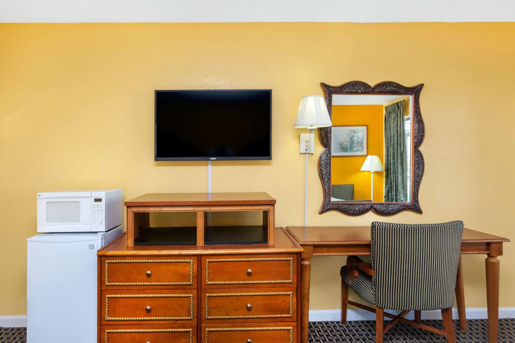 Days Inn by Wyndham Jacksonville
