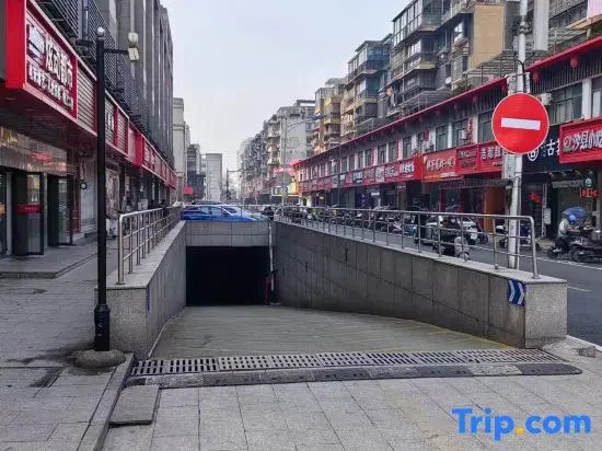 Shaoxing Daqi E-sports Hotel (Century Plaza)