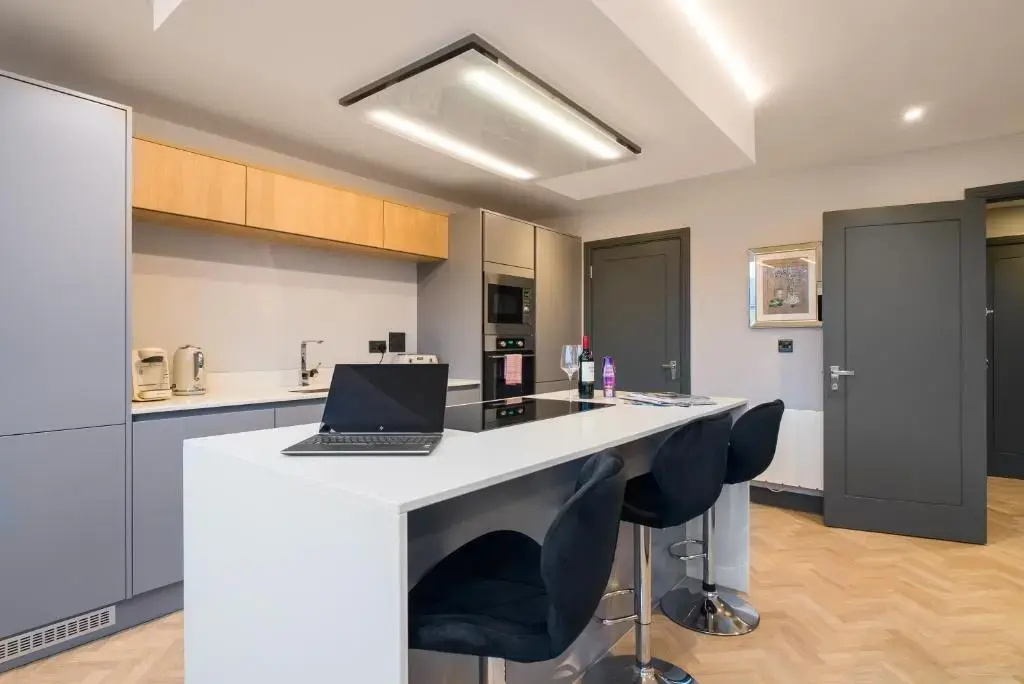 Luxe Apartments, The Moorwell, Secure Parking, - 10mins Cardiff City Ctr