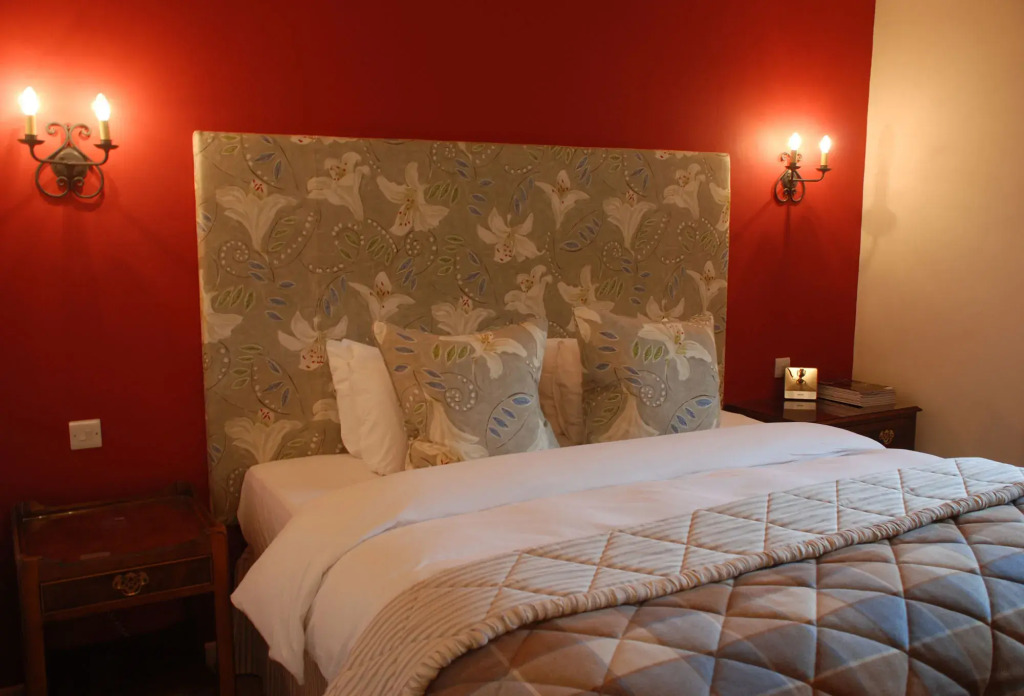 The Bear Of Rodborough Hotel