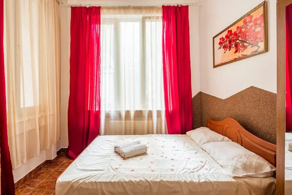 Three rooms in the center on Kulisha