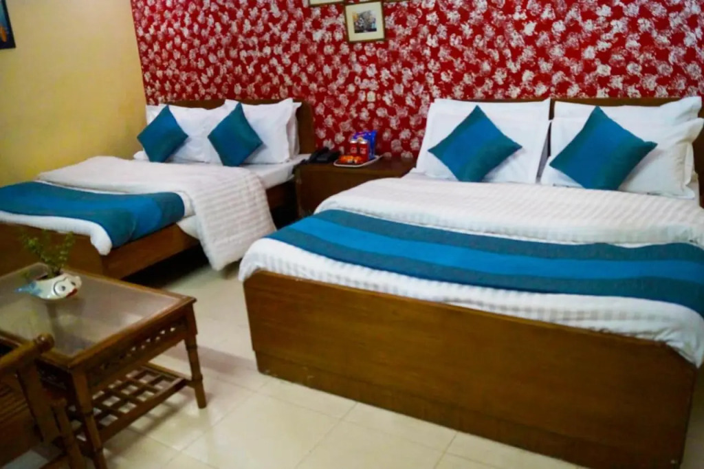 Hotel De Hocks Deluxe - New Delhi Railway Station