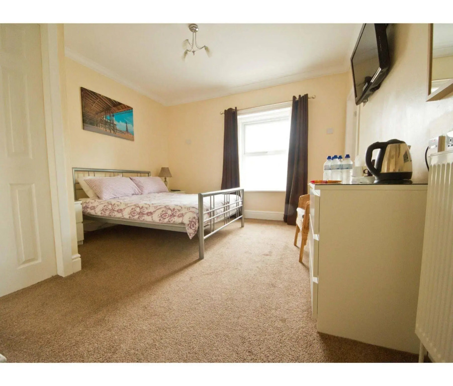 Rossall Guest House -Ideal For Families & Couples
