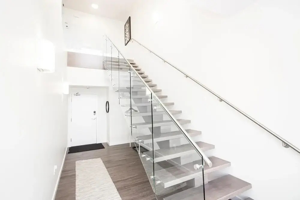 Luxurious 2 bed 2 Bath Penthouse on 23rd Floor PH1 Downtown