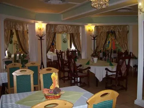 Holdfény Hotel