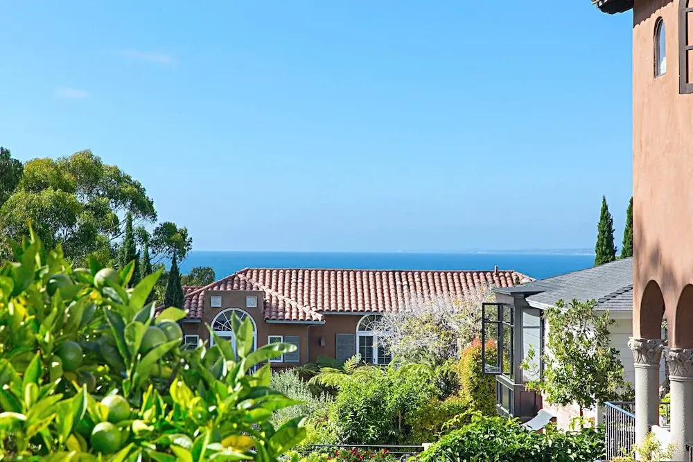 Ocean-view Ge Getaway With Huge Fenced Yard 5 Bedroom Home