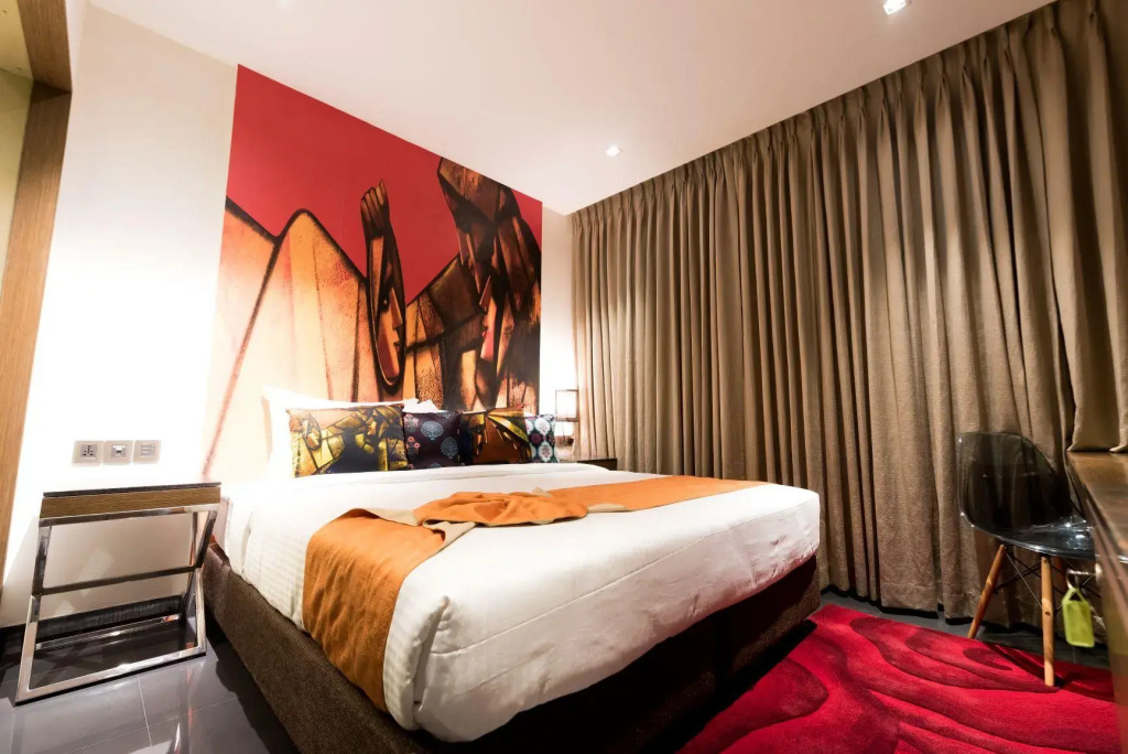 Hotel Gallery 67