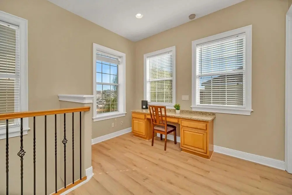 Gorgeous 4BR Home With Hot Tub and Games Room