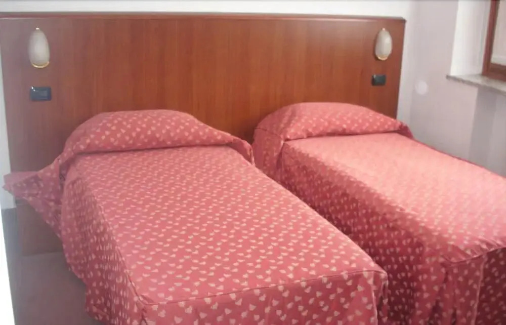 Fell Hotel