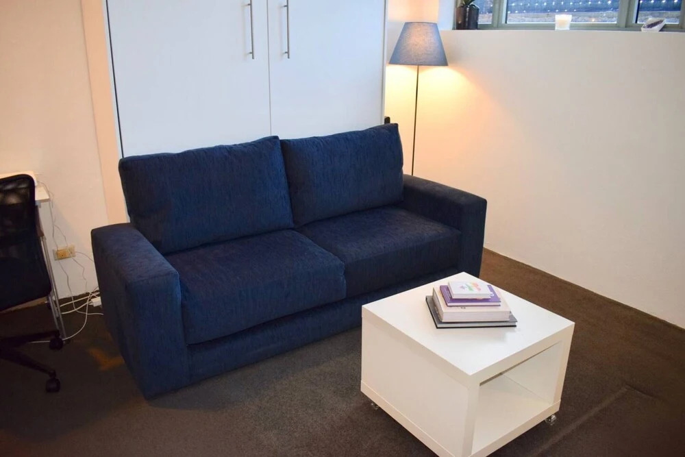 Cosy Newtown Studio Apartment With Swimming Pool