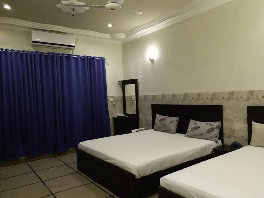 Cosy Inn Guest House Near Liaquat Nat Hospital