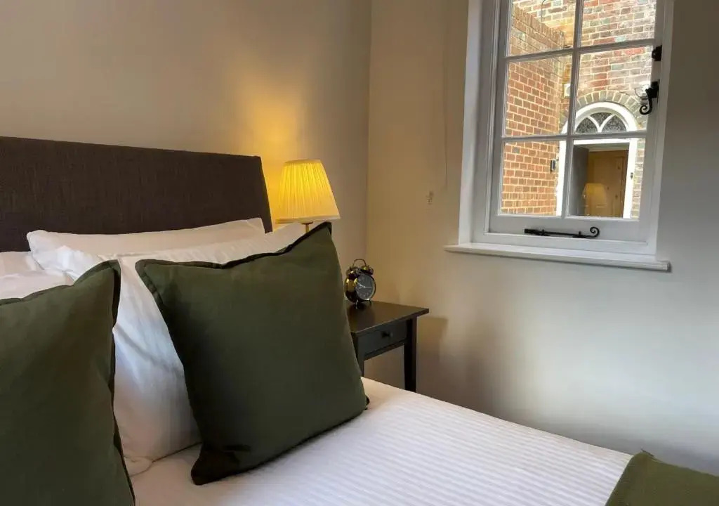 Canterbury 2 bed Holiday Home Sleeps 6 City Centre FREE Parking