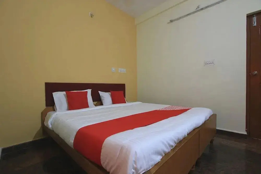Varsha Boarding and Lodge by OYO Rooms
