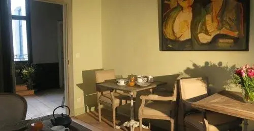Ganda Rooms & Suites
