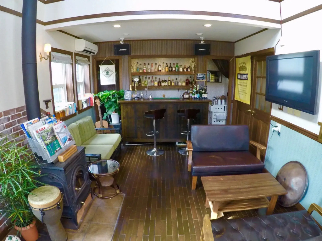 IZA Kamakura Guest House and Bar