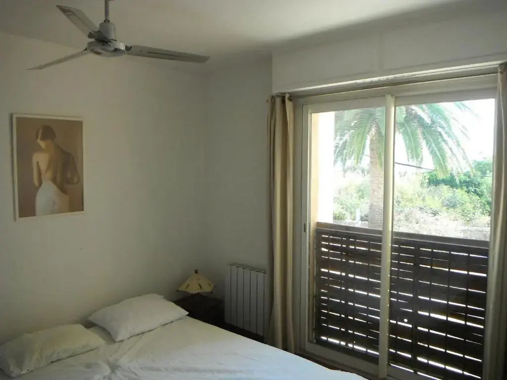 CALVI, appartement 4 personnes, centre ville, 200m de la plage, vue mer