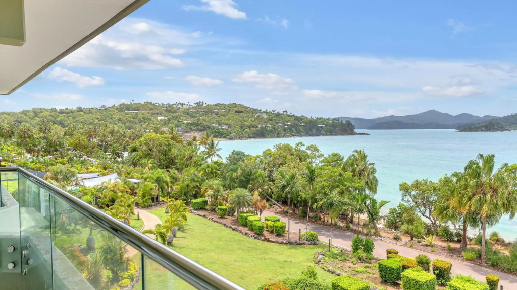 Lagoon Beachfront Lodge 202 on Hamilton Island by HamoRent