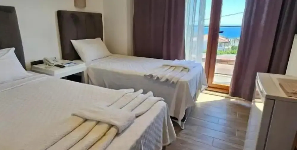 Li̇mi̇s Otel