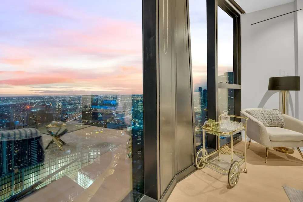 Melbourne Square Apartments