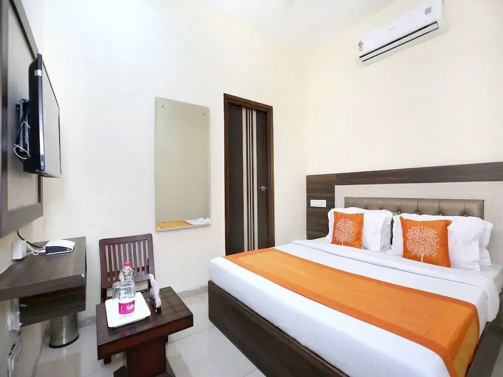 OYO 16443 Hotel Jb