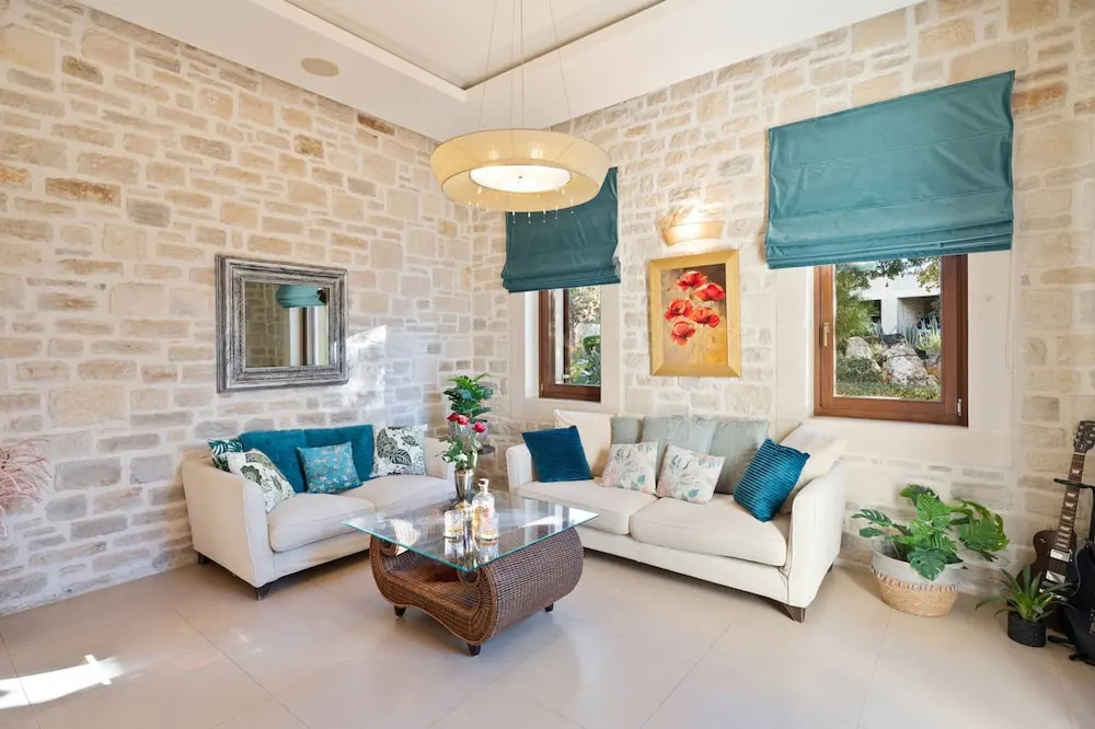 Luxurious Villa Liandri 600 m Resort