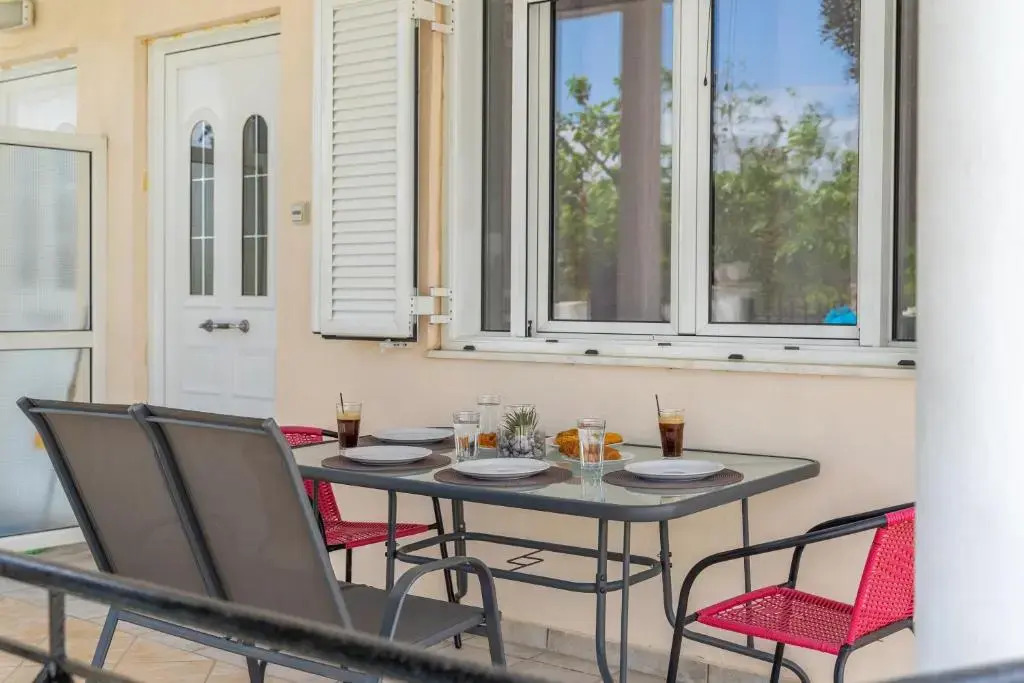 House 1 minute away from the beach