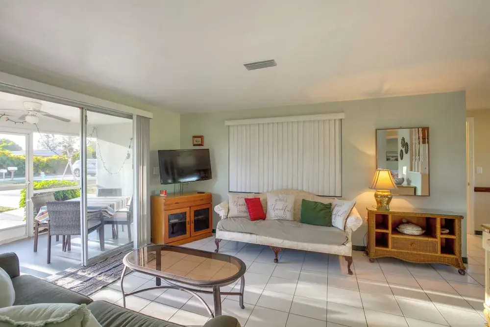 Golf, Shop & Relax: Englewood Retreat w/ Lanai!
